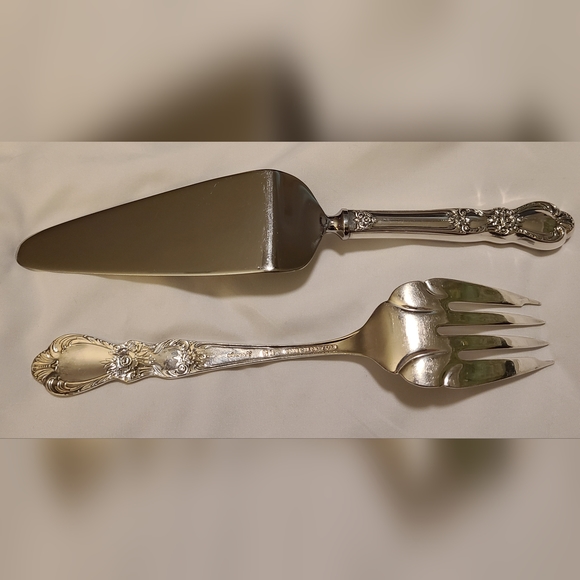 1953 'Heritage' Silverplate Servingware - Picture 2 of 7